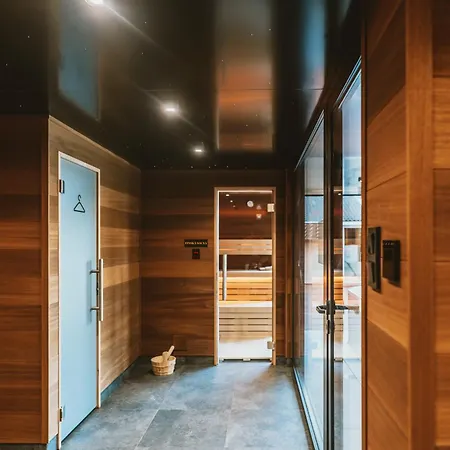 Lovecka Basta Hotel 4*