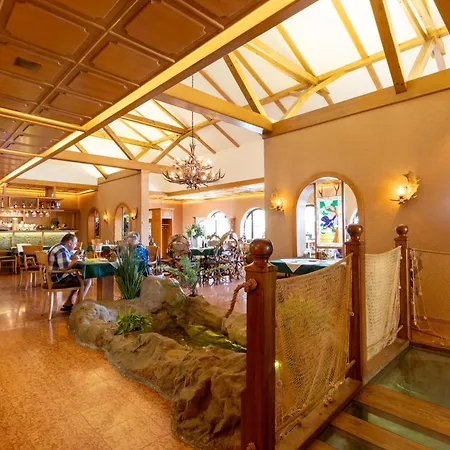 Lovecka Basta Hotel 4*