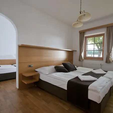 Lovecka Basta Hotel 4*