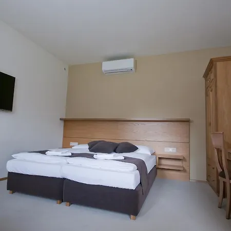 Lovecká Bašta Hotel 4*
